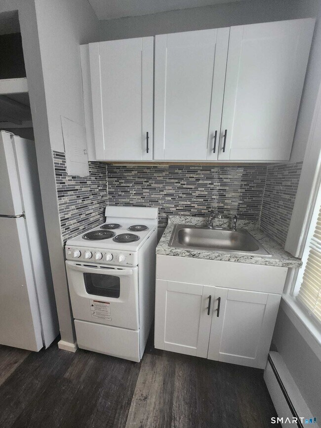 Building Photo - 22-24-24 Brown St