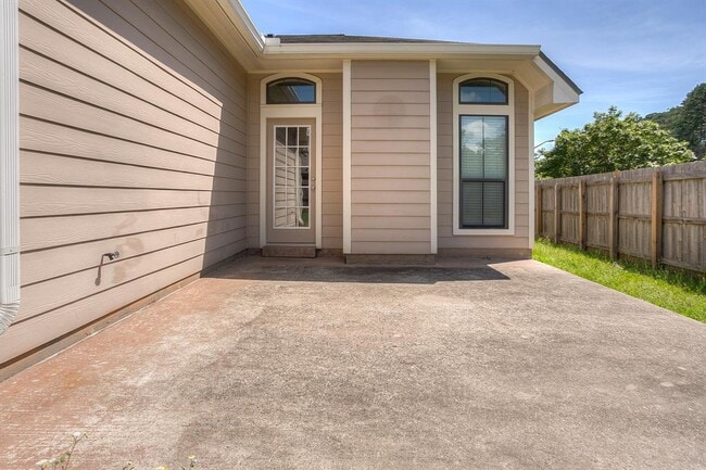 Building Photo - 103 Garden Acres