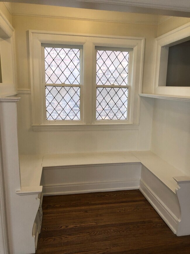 Building Photo - $1,600 - Newly Renovated 3 Bedroom Home With Study