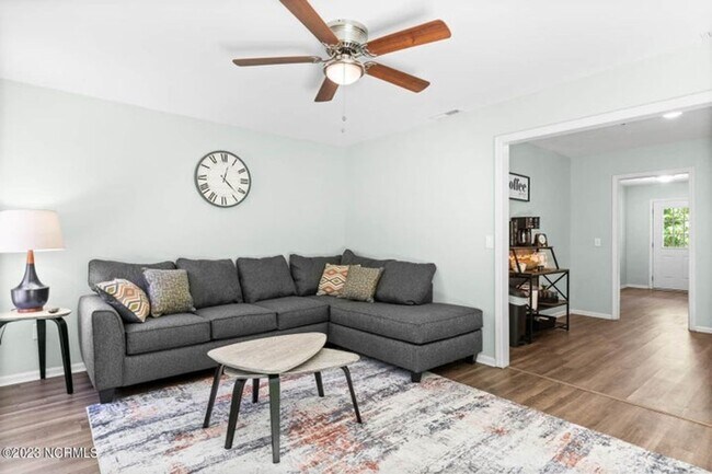 Building Photo - Fully Furnished Single Family Home - Long ...