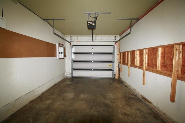 Building Photo - 520 N Hale St