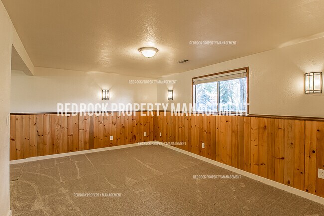 Building Photo - 13817 E 5th Ct