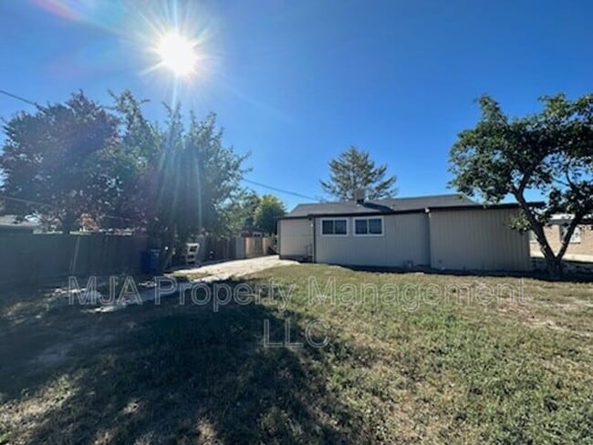 Building Photo - 2928 W Lehi Dr