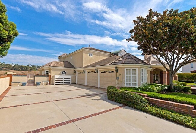 Building Photo - 6 South Peak