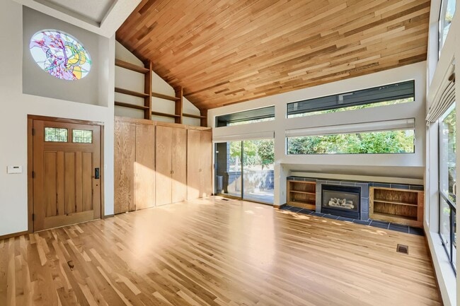 Building Photo - Architecturally Stunning Montlake Home | Vaulted Ceilings | Attached Garage | Steps from the Arbo...