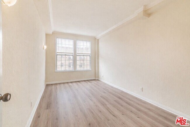 Building Photo - 5640 Franklin Ave