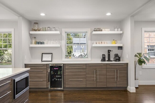 Building Photo - 265 Jackson St