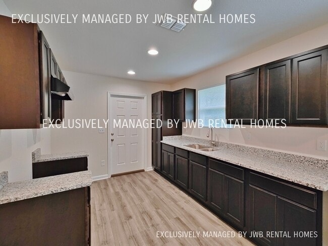 Building Photo - 1505 W 32nd St