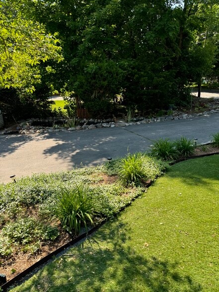 Driveway - 421 Oakhill Ave