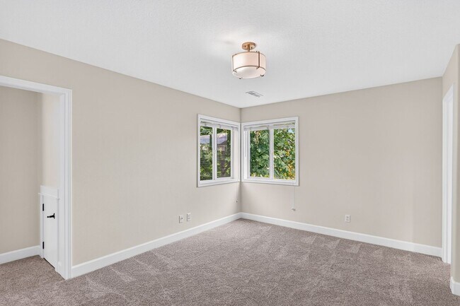 Building Photo - Beautifully Refreshed Clackamas Home with Bright Interiors & Private Backyard Retreat