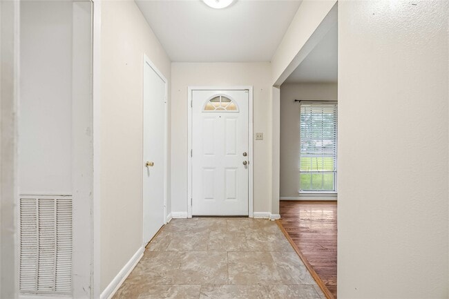 Building Photo - 435 Rollingwood St