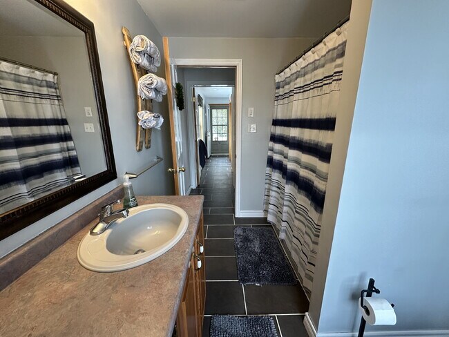 Building Photo - Executive-Style 3BR Single-Family Home on Quiet Dead-End Street – South Portland