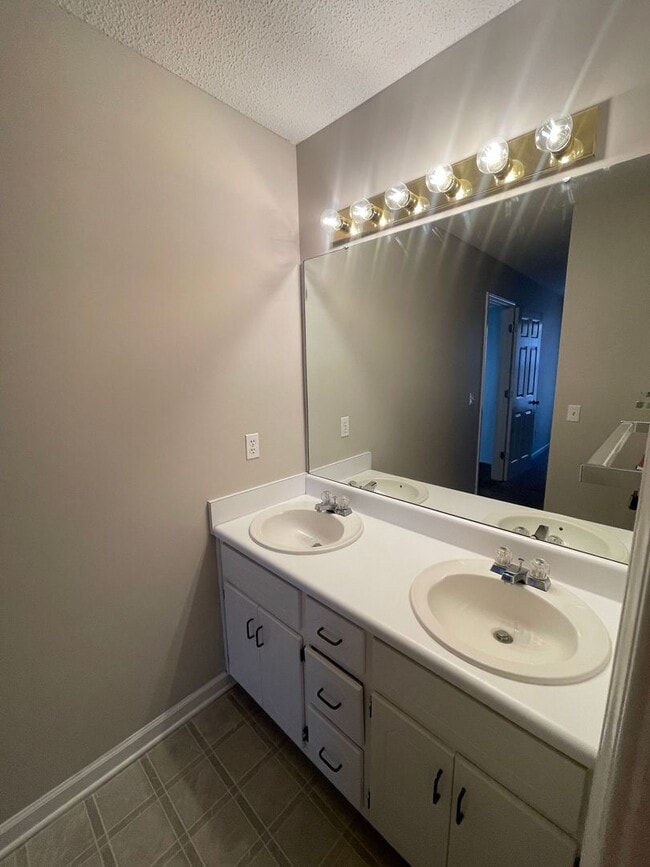 Building Photo - Briarwood West!!!  1/2 OFF FIRST MONTH REN...
