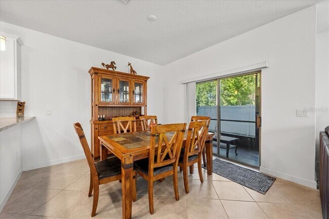 Building Photo - 8166 Crescent Oaks Dr