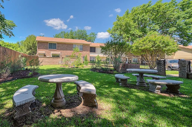 Building Photo - 520 Pecan Acres Ct