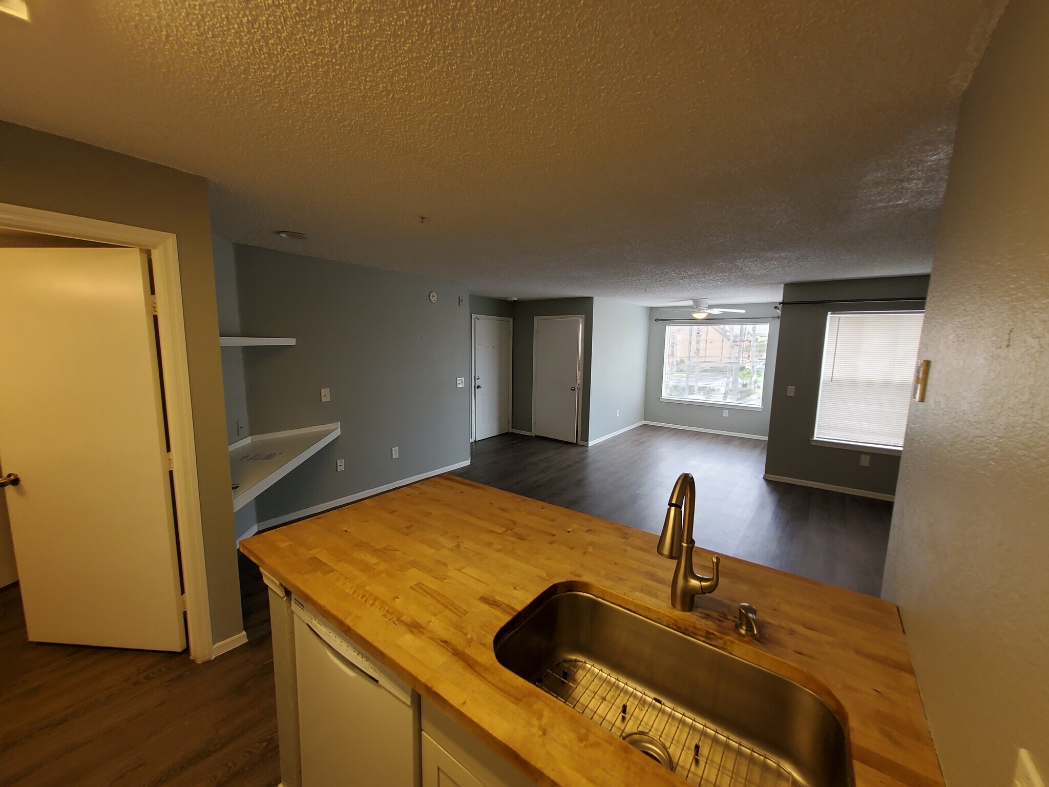 Building Photo - 4105 Tropical Isle Blvd