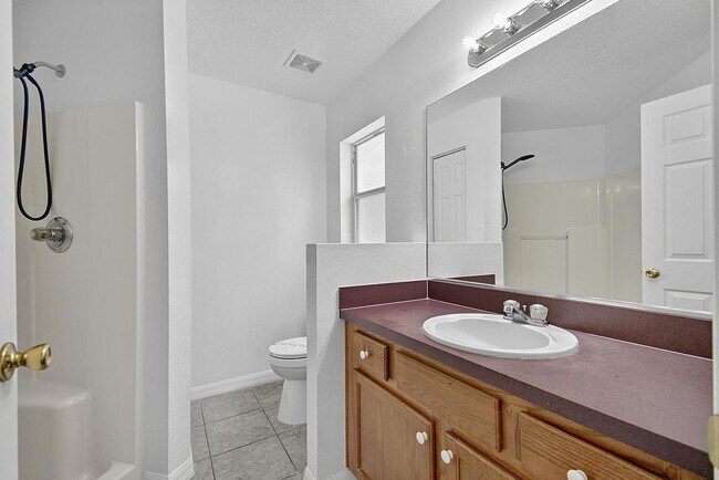 Building Photo - 15 Renmont Ct