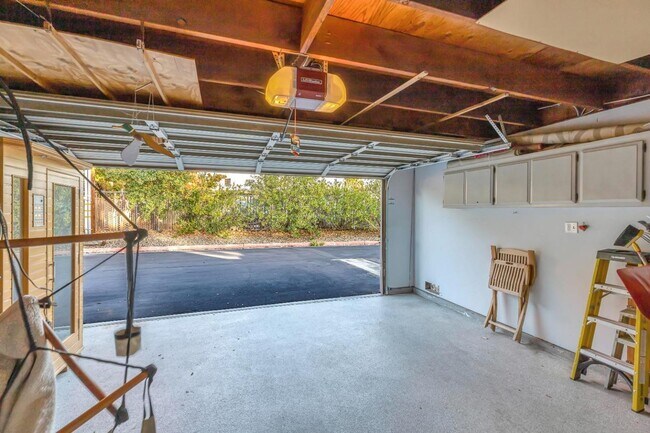 Building Photo - Recently updated spacious 3 bedroom 2.5 bath townhome available soon