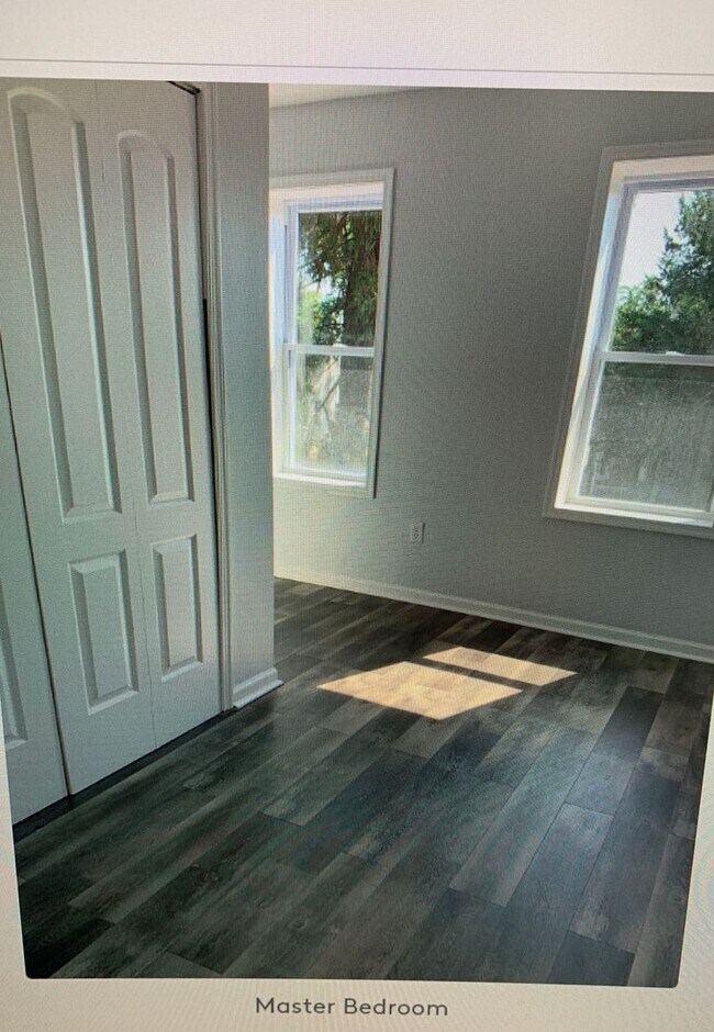 Building Photo - Renovated 3 Bedroom / 2 Bathroom located in Park heights Neighborhood