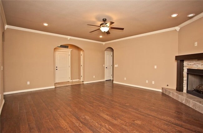 Building Photo - 1906 SW Cypress St