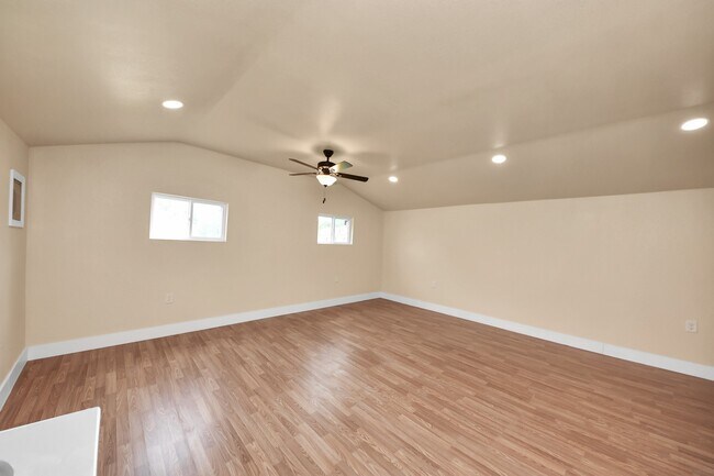 Building Photo - 501 Schilling Ave