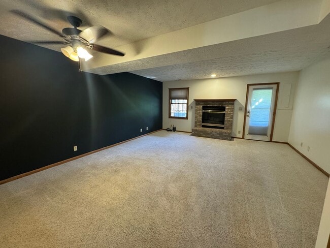 Building Photo - 2 bed 2 bath area Townhouse near Southpointe