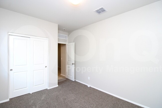 Building Photo - 1027 W Avalon Canyon Dr