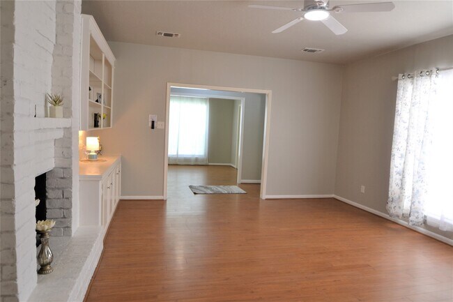 Building Photo - 15927 Tumbling Rapids Dr