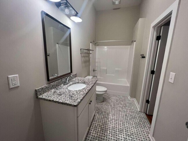 Building Photo - 104 Spring St