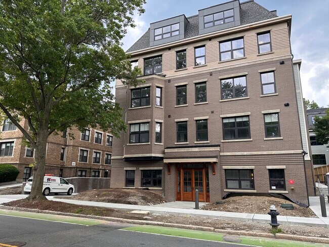 Building Photo - 134 Babcock St