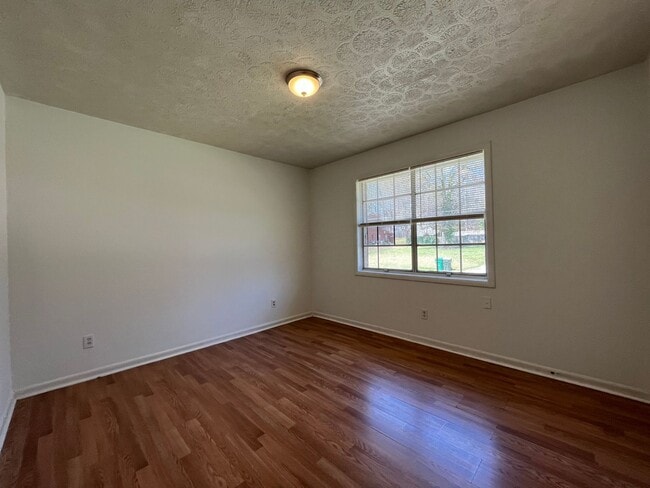 Building Photo - OPEN HOUSE: Spacious 2bd/1ba Across from Buford High School!