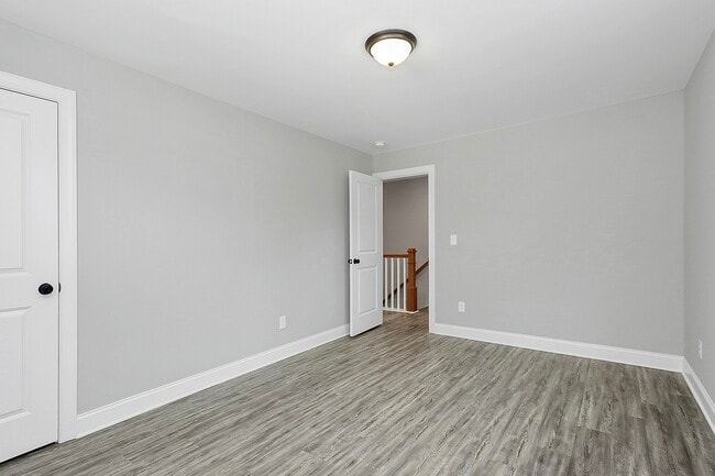 Building Photo - 911 Yellowstone Dr