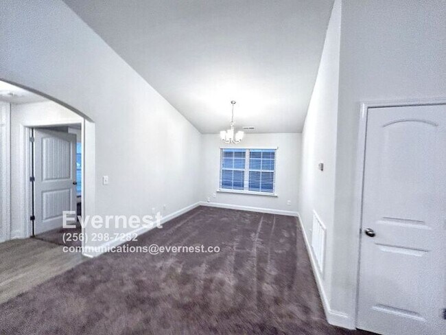 Building Photo - 4-Bedroom, 2-Bathroom Home with Modern App...