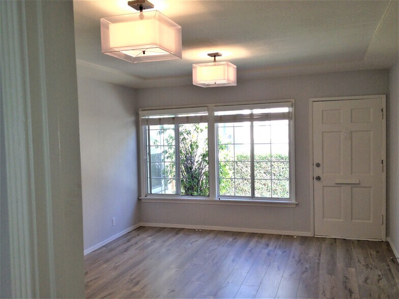 Building Photo - 5169 Pickford St