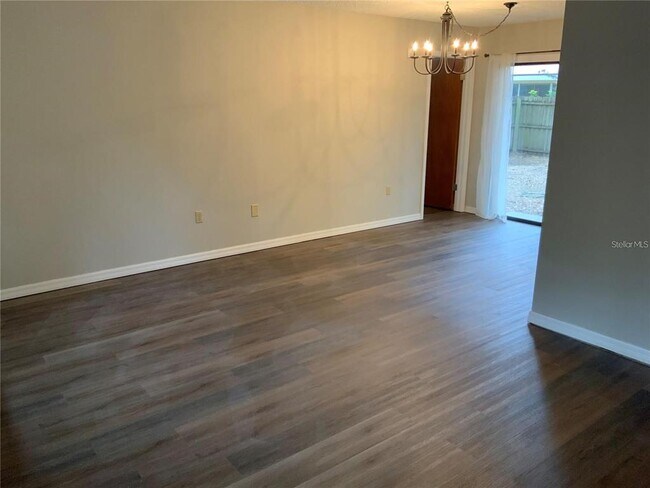 Building Photo - 2067 Red Cedar Ln