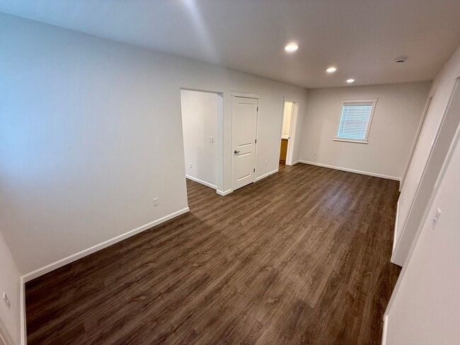 Building Photo - 1329 Elm St