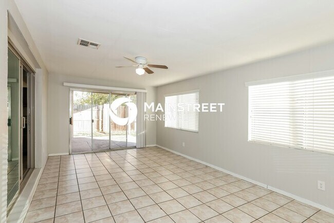 Building Photo - 3 Bedroom Pet-Friendly Home in Phoenix, AZ...