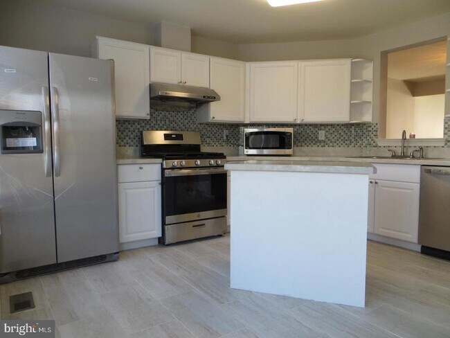 Building Photo - 3606 N Carriage Ct