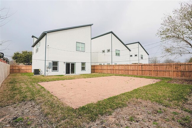 Building Photo - 10213 Ashville Dr