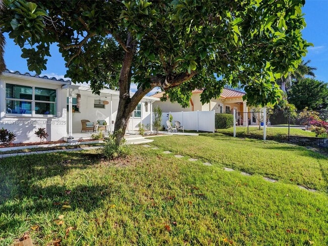 Building Photo - 1216 Guava Isle