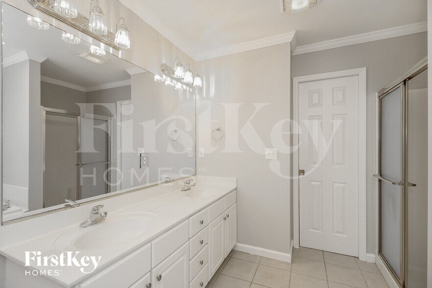Building Photo - 6866 Greenbrook Dr