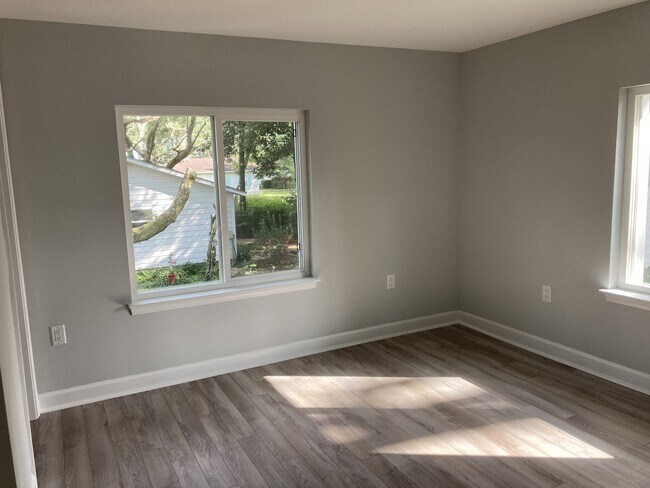 Building Photo - 719 Cypress Dr