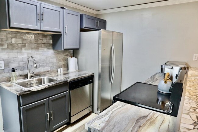 Building Photo - 4928 Oleander Dr