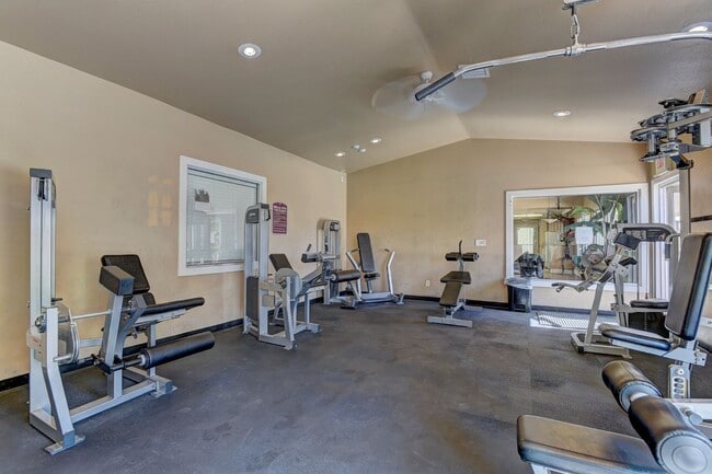 Building Photo - Beautiful condo at a great price!