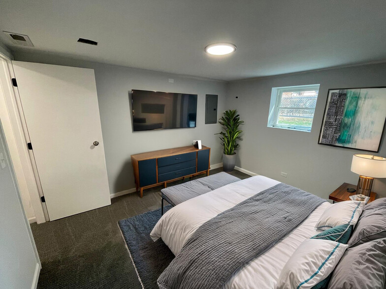 Bedroom - 4737 N Maplewood Ave