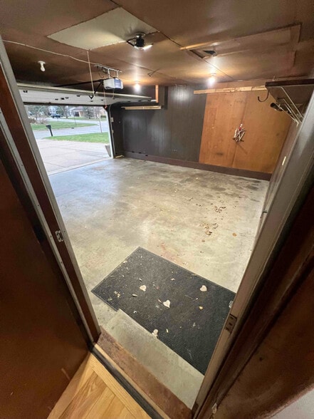 Building Photo - 1827 Sahara Ct