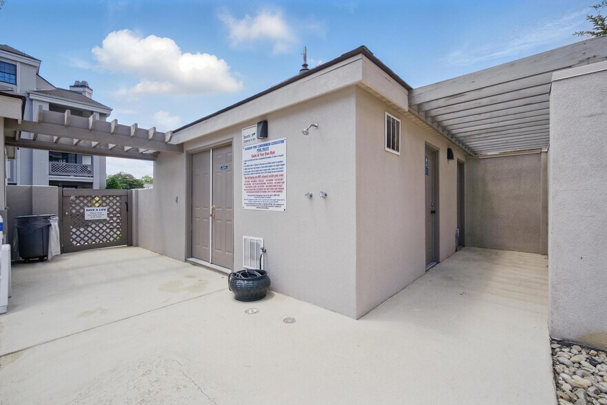 Building Photo - 401 Harbour Pt