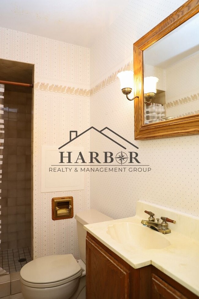 Building Photo - 3504 Ogden Ct NE