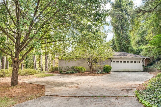 Building Photo - 1973 Desmond Dr