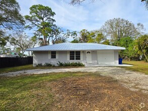 Building Photo - Charming 2 bed 2 bath in Vero Beach!